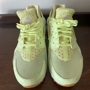 NIKE WOMEN’S AIR HUARACHE